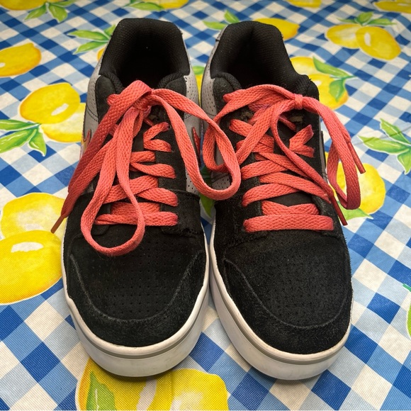 Nike Ruckus Low Top 443092-061 Size 4Y Pink/Gray/Black With Pink Swoosh - Picture 2 of 8